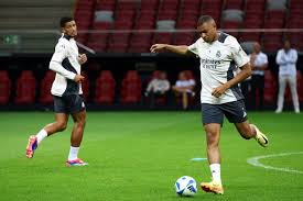 就在今天?灰熊先输为敬,火箭本场比赛若战胜湖人将提前锁定西部前六.